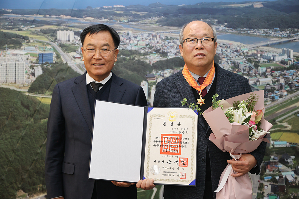 20230104 퇴직공무원 훈포상-홍승표 부군수